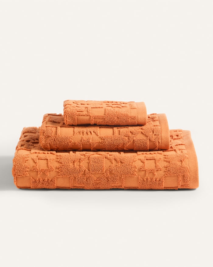 SCULPTED TOWEL COLLECTION